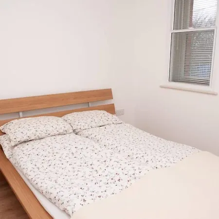 Apartment 1 Bedroom Flat In The Heart Of