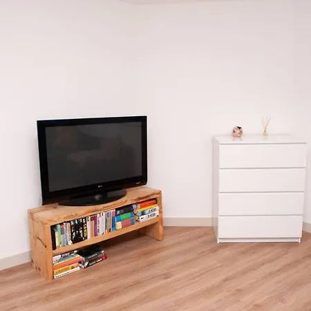 1 Bedroom Flat In The Heart Of Apartment *