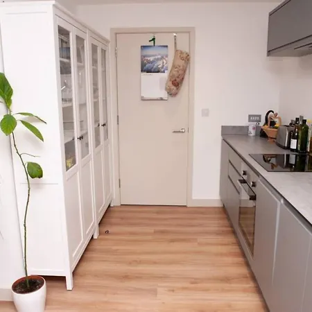 1 Bedroom Flat In The Heart Of